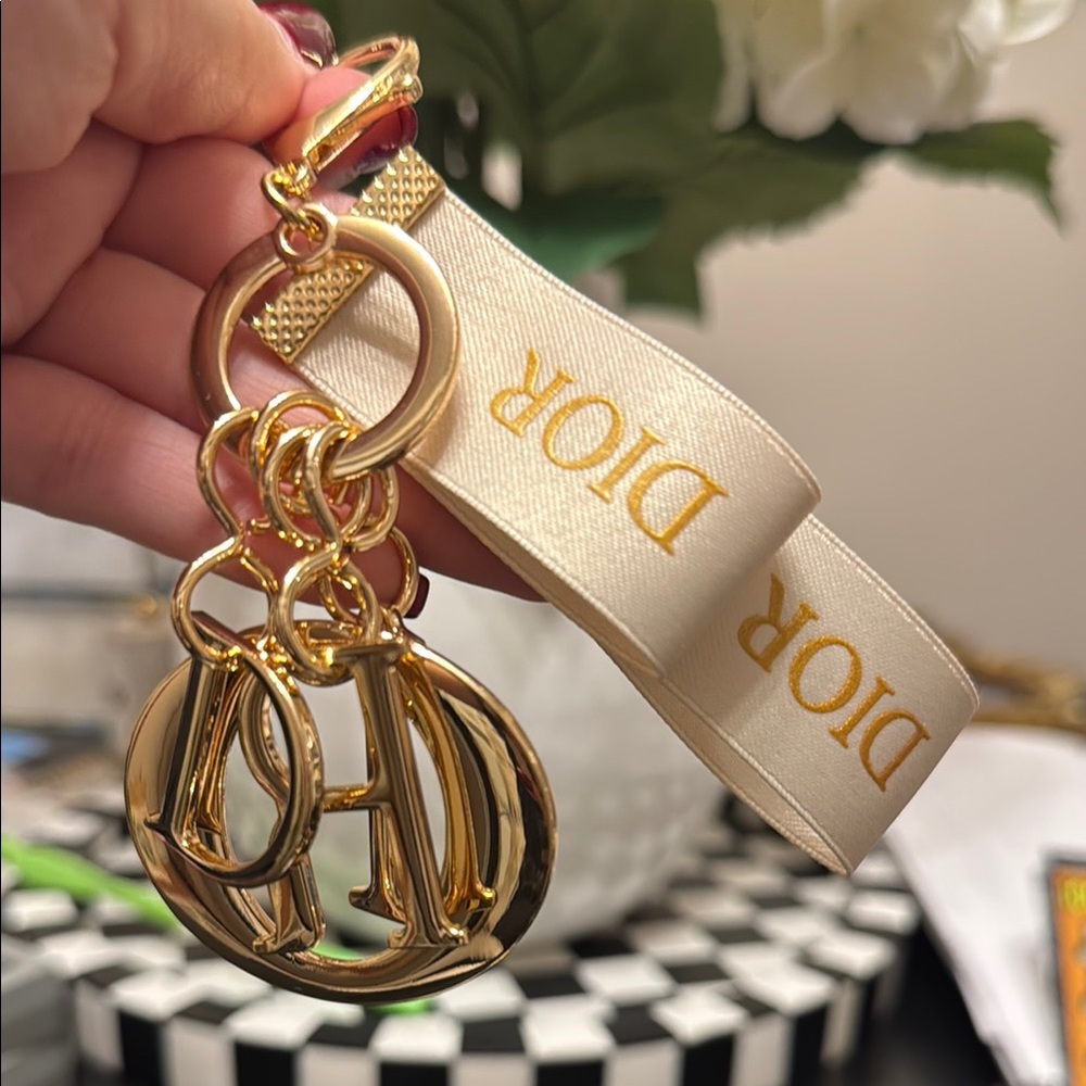 - Dior Gold Charm Keychain - Picture 3 of 5